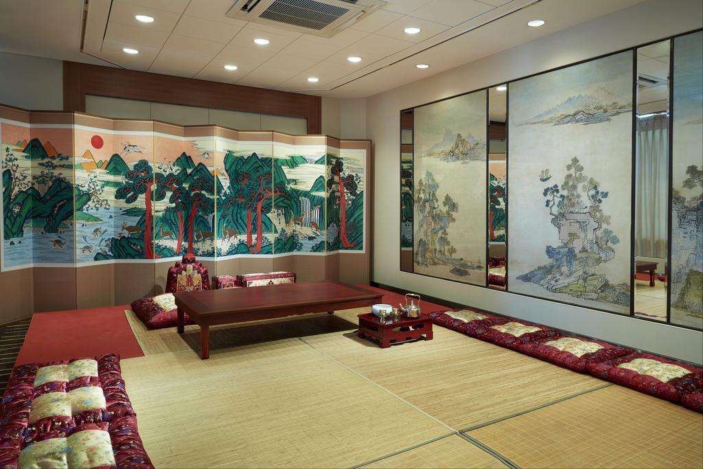 Grand Josun Busan Exterior foto A traditional Japanese room