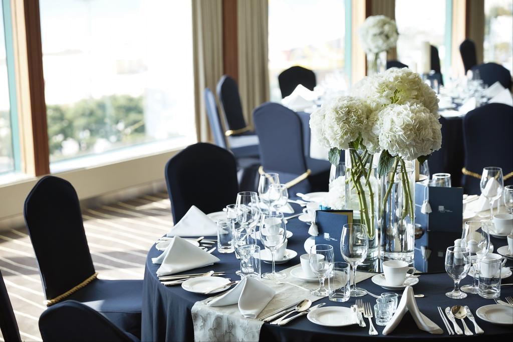 Grand Josun Busan Exterior foto A table set for a formal dinner