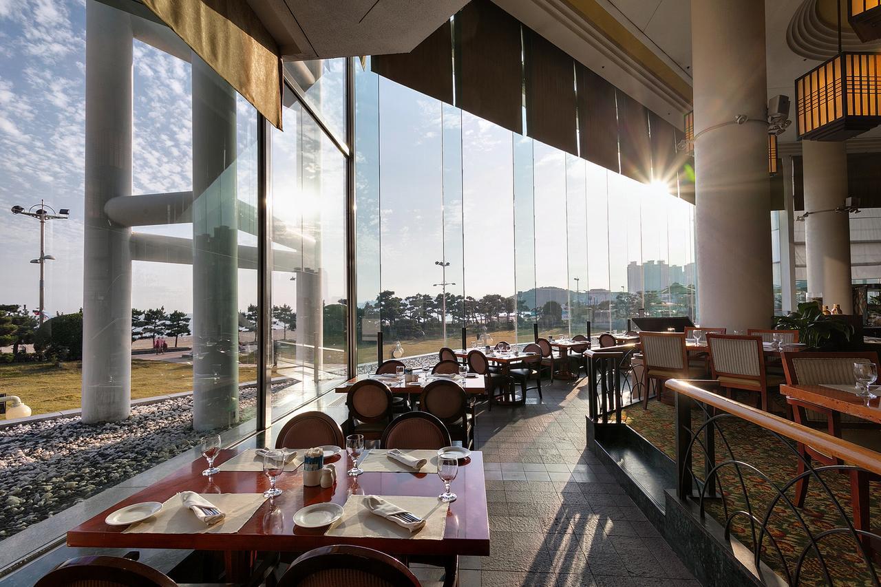 Grand Josun Busan Exterior foto The interior of the restaurant